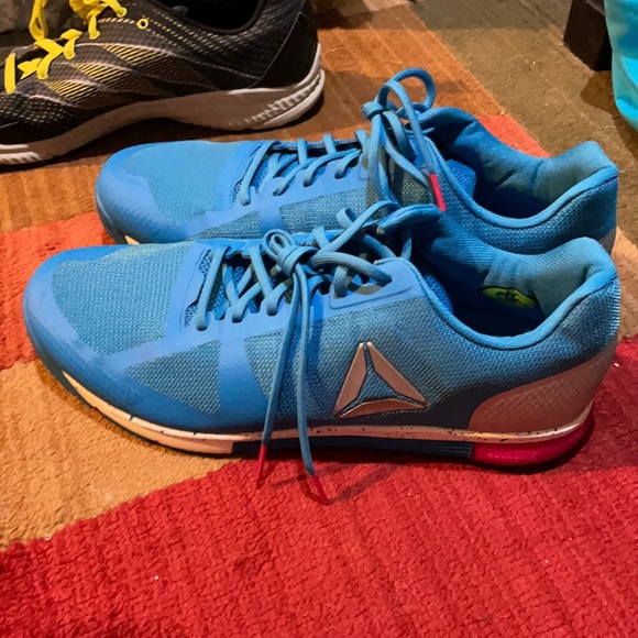 Reebok running g shoes hardly used basically new - Picture 1 of 2